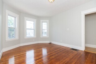 Building Photo - 35 Torrey St