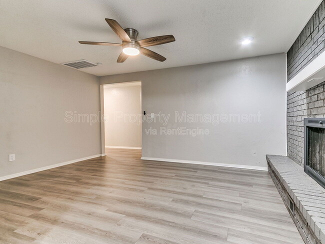 Building Photo - 606 Elmwood Dr