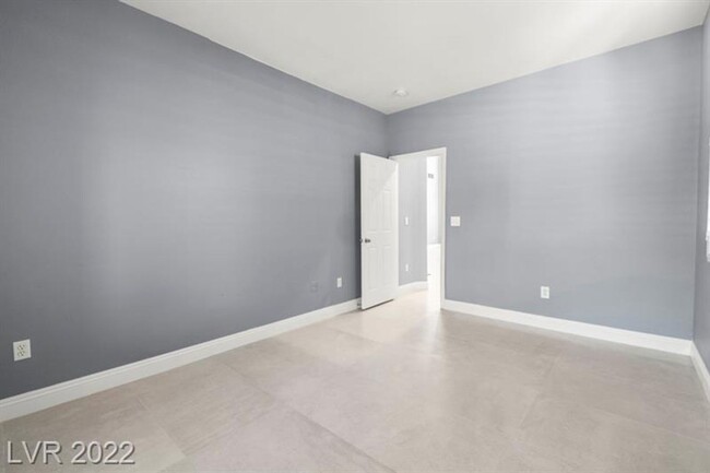 Building Photo - Recently remodeled 5 BEDROOMs/4 bathrooms,...