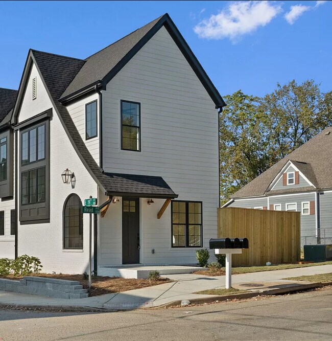 Building Photo - 1733 Read Ave