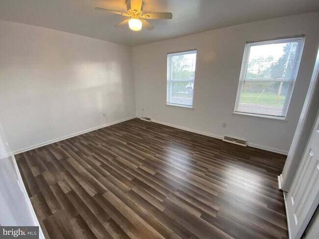 Building Photo - 566 Pleasant Dr
