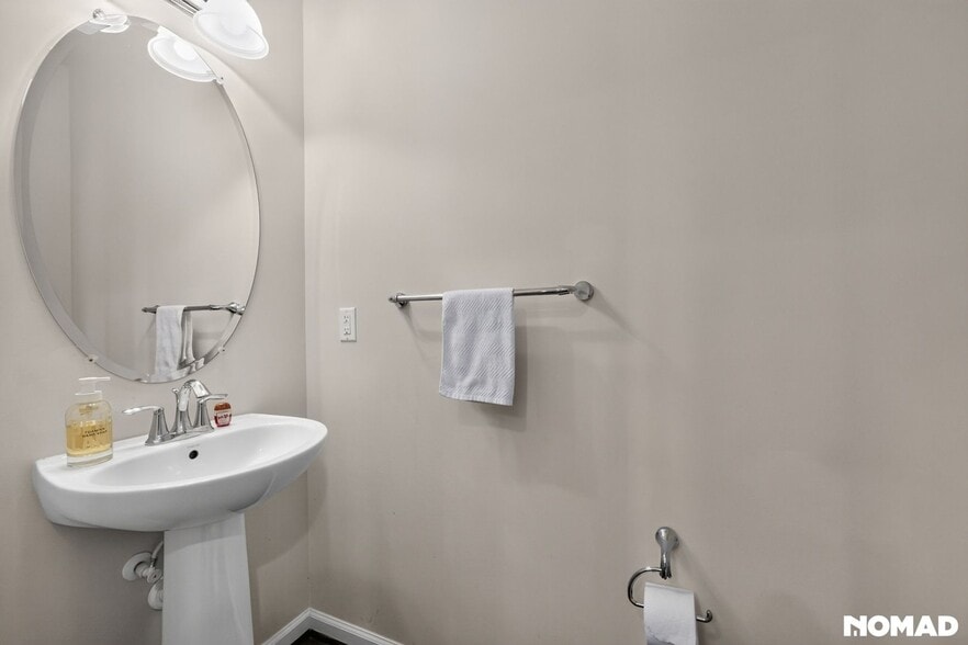 Building Photo - 817 Fair Winds Way