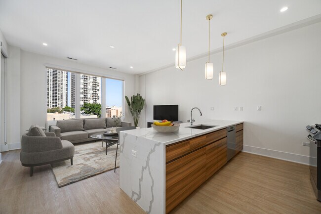 Building Photo - 159 W North Ave