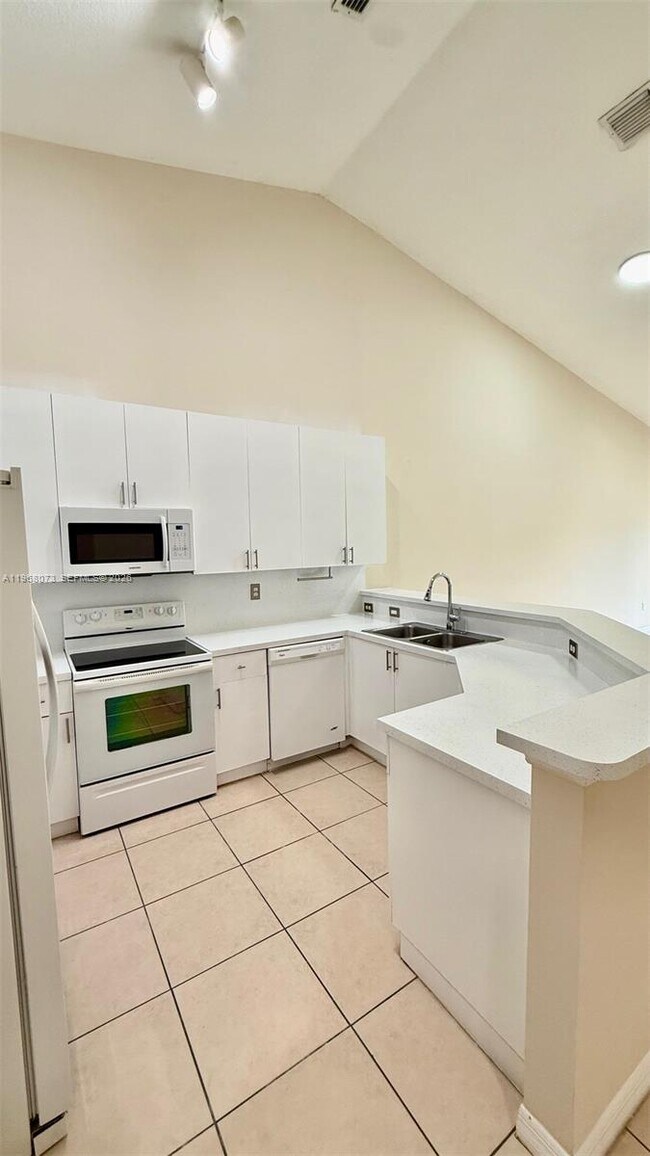 Building Photo - 3323 NE 11th Dr