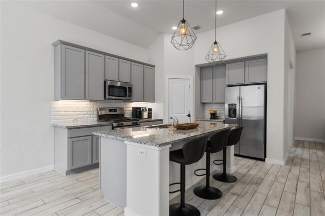 Building Photo - 11000 American Mustang Lp