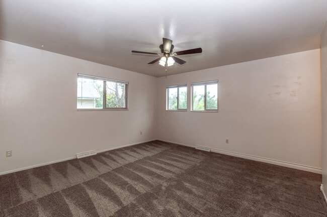Building Photo - 6674 Braun Ct