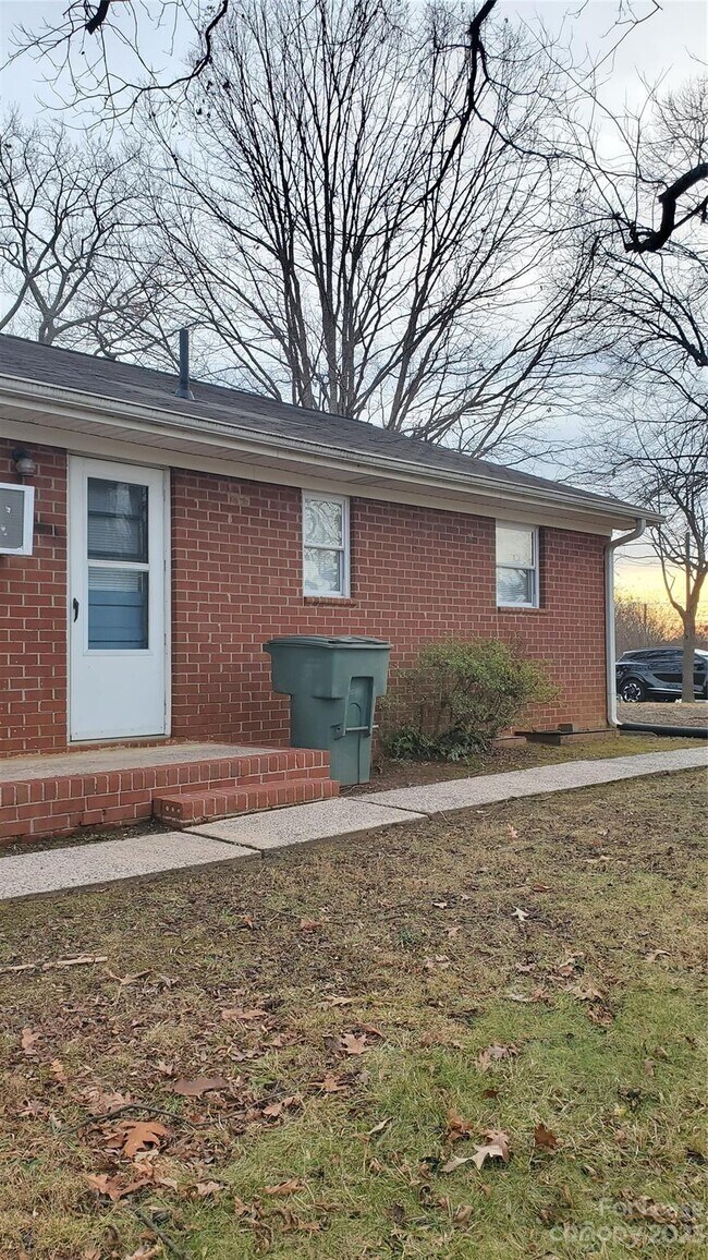 Building Photo - 2660 Aden Ave