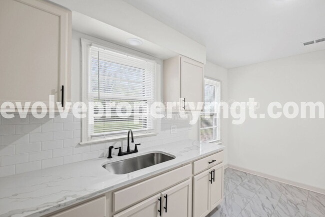 Building Photo - 1564 S Perkins Rd