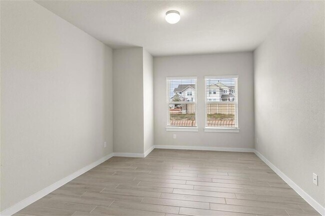 Building Photo - 195 Hortus Dr
