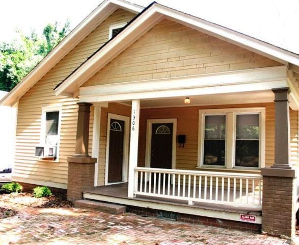 Primary Photo - 1306 W Chapel Hill St