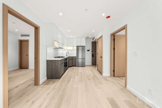 Building Photo - 42-51-62 Hunter St