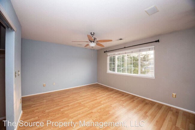 Building Photo - 2 br, 2.5 bath House - 1020 Fenwick Dr