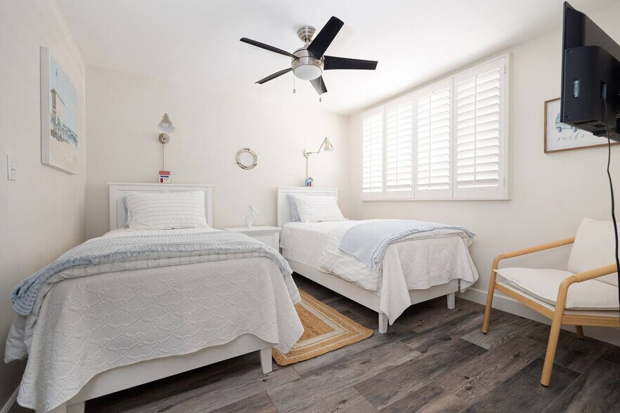 Building Photo - 376 San Antonio Ave