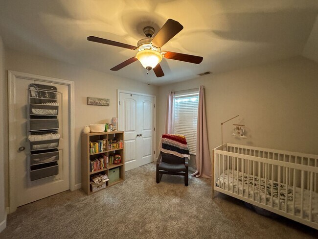 Building Photo - Well-Maintained 4 Bed 2.5 Bath Home with a Pool
