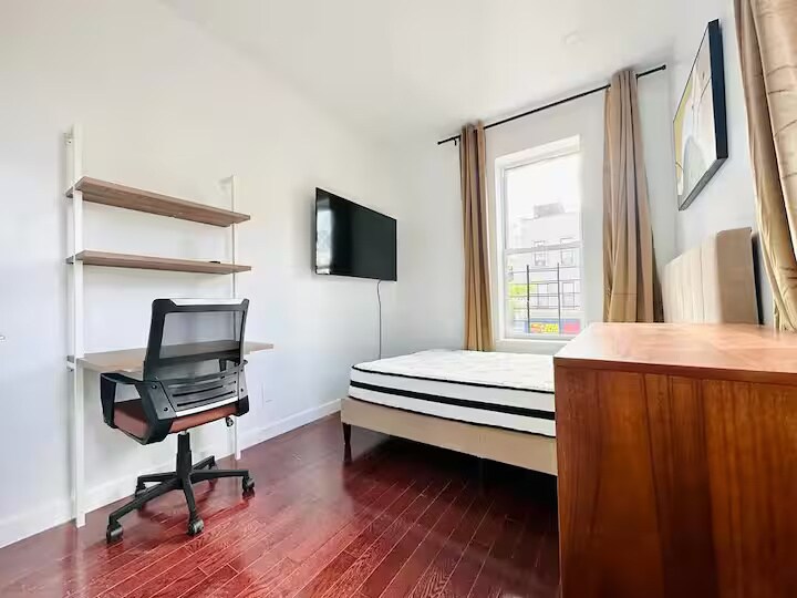 Building Photo - Crown Heights Room, HDTV, 24 min to Manhattan #537
