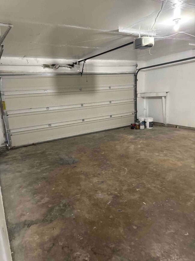 Building Photo - For Sale or Lease