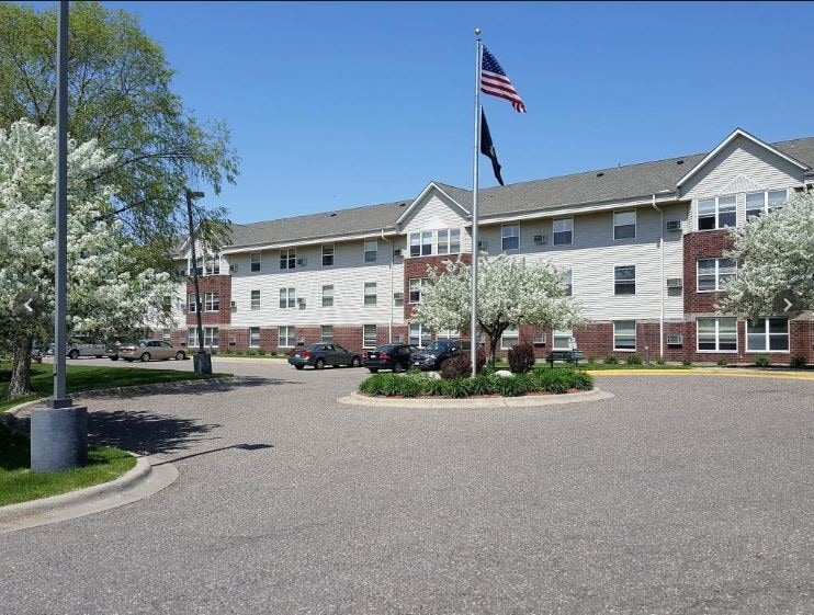 Primary Photo - Silver Lake Pointe