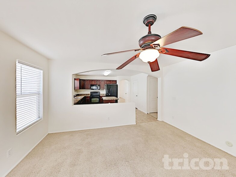 Building Photo - 1275 E Shari St