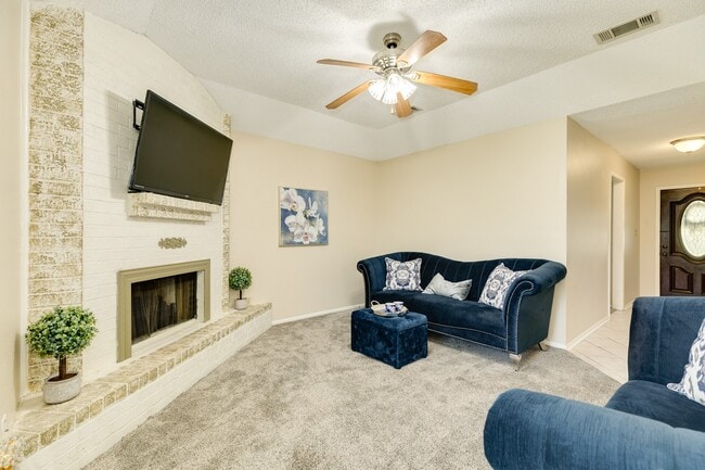 Building Photo - 530 Tall Timber Dr