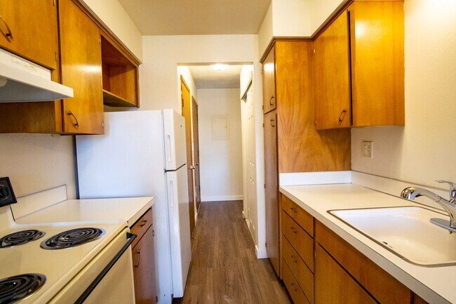 Building Photo - Spacious 2-Bed/2-Bath with Patio in Cedar Hills!!