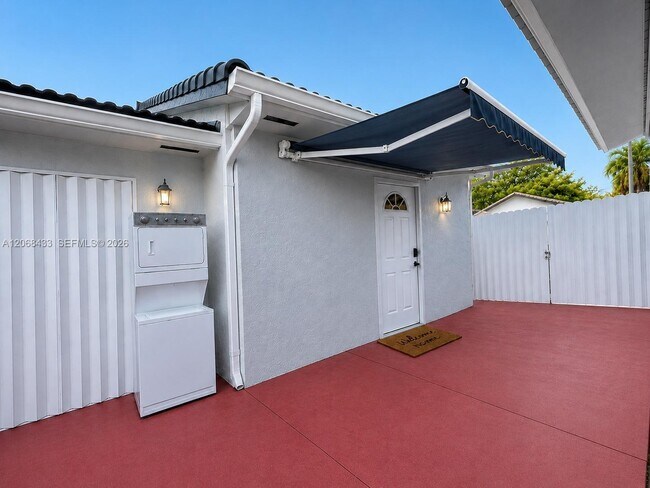 Building Photo - 14180 SW 8th Terrace