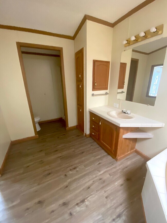 Building Photo - 4030 Deziel Ct