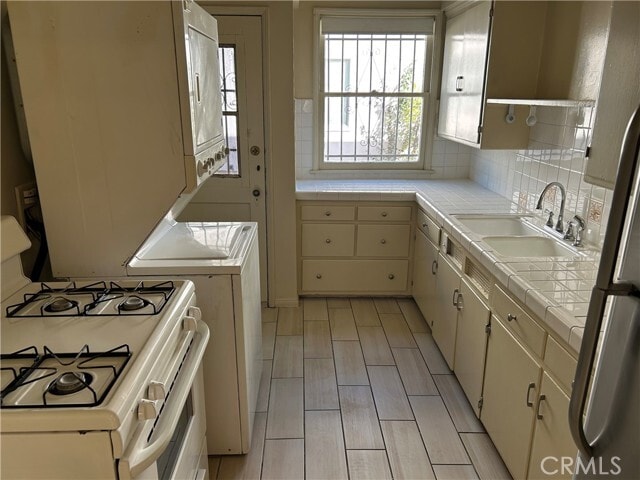 Building Photo - 1363 Masselin Ave