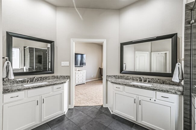 Building Photo - 5840 Darling St