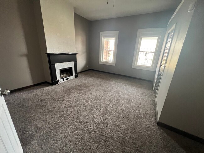 Building Photo - 1528 W 2nd St