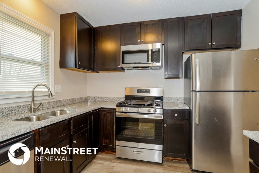 Building Photo - 4701 NE 48th St