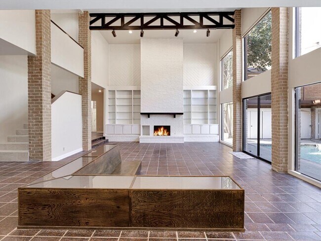Building Photo - 5600 San Felipe St