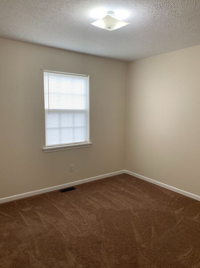 Building Photo - Adorable 3 Bedroom Home with Large Yard!...