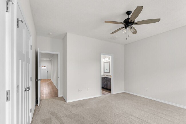 Building Photo - NEW LUXURY 3 BED 2 BATH 2 CAR GARAGE DUPLEX