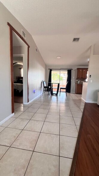 Building Photo - 581 SW Banks Terrace