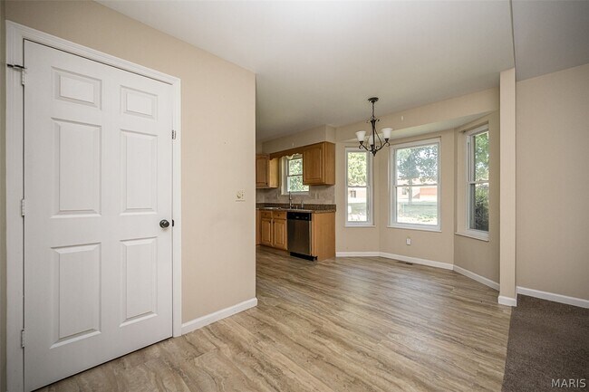 Building Photo - 2941 Park Valley Dr