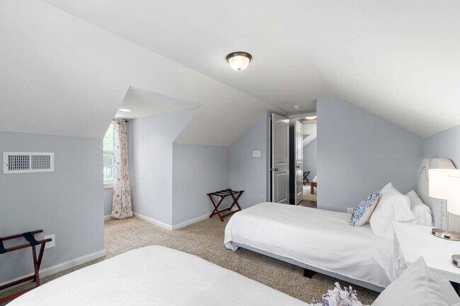 Building Photo - 206 E Street-ID1367378P