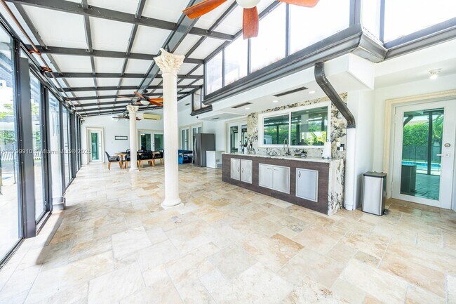 Building Photo - 7345 N Oakmont Dr