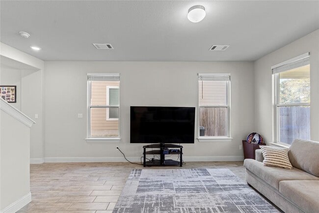 Building Photo - 113 Stone Crk Dr