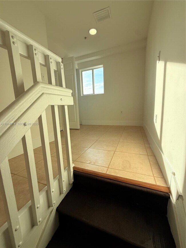 Building Photo - 821 SW 2nd St