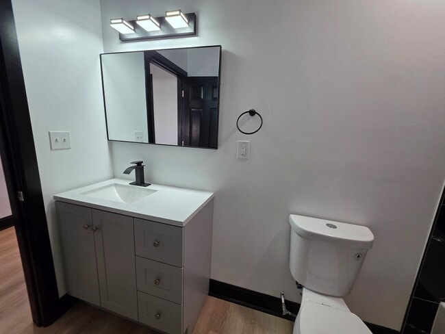 Building Photo - Fully Remodeled 3 bedroom 1 bathroom House for Rent in the South Side !