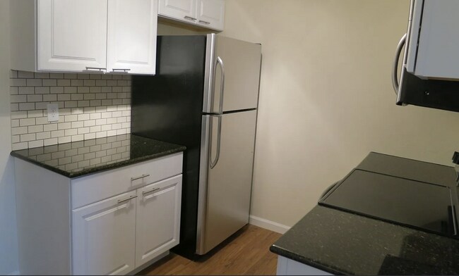 Building Photo - Beautiful 2B/2B Apartment Available Now!