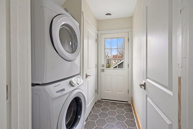 Building Photo - 4445 N Frederick Ave