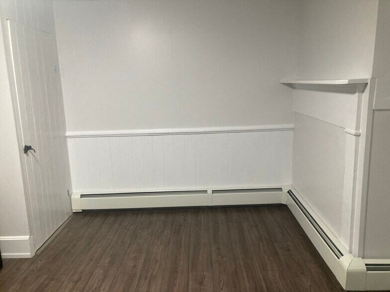 Eat-in nook fits table and four chairs. - 35 Main St