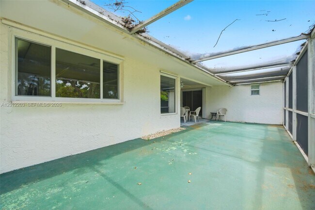Building Photo - 920 NW 92nd Ave
