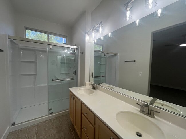 Building Photo - single story, 3 bed, 2 bath, 2 car garage in gated community in Summerlin