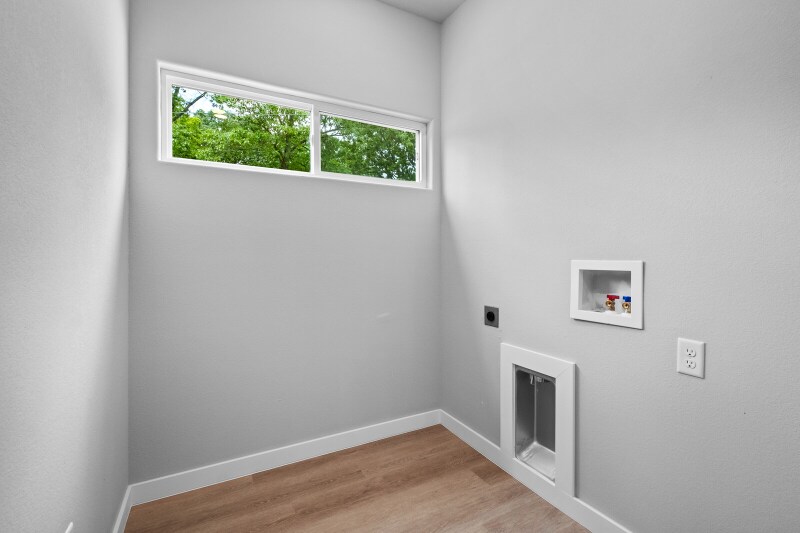 Building Photo - 2 Brightling Ln