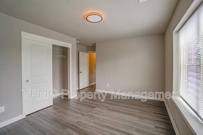 Building Photo - 7510 NE 124th Ave
