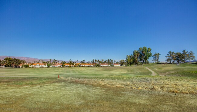 Building Photo - 709 Vista Lago Cir N