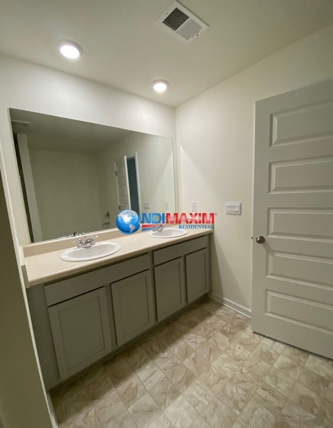 Building Photo - COMING SOON! Nice 4-bedroom in Swim Community in Dacula