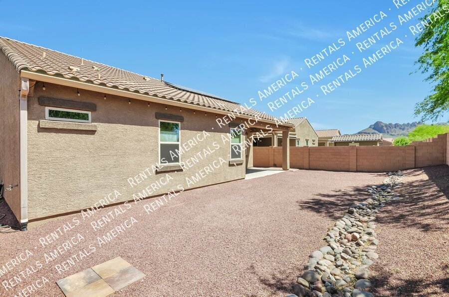 Building Photo - 9845 N Buzzing Bee Trail